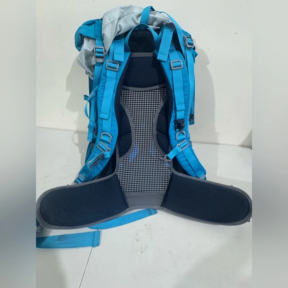 Waynorth Unbranded Teal Lightweight Hiking Backpack for Men